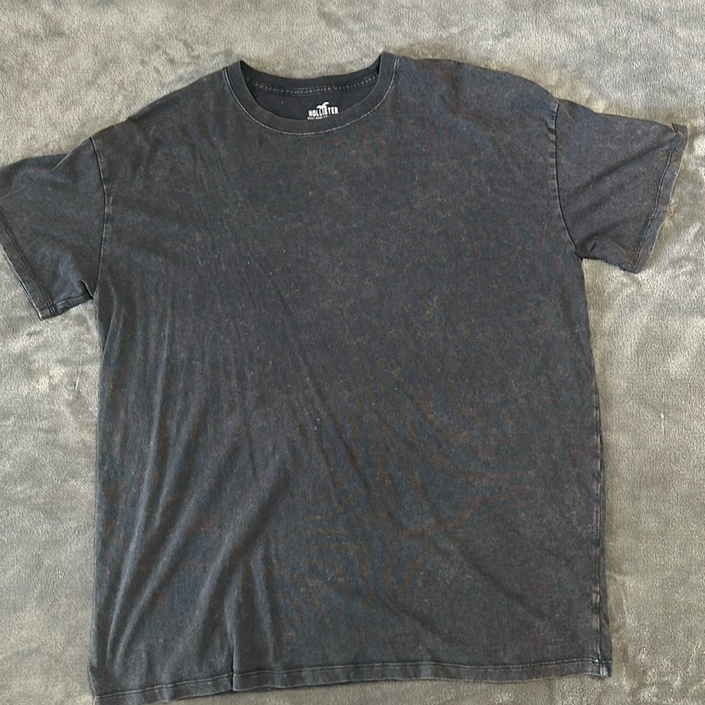 black t shirt